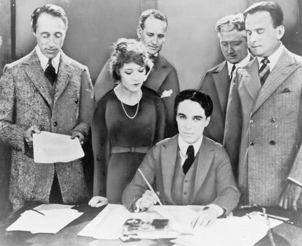 DW-Griffith-signing-Mary-Pickford-Douglas-Fairbanks-1919