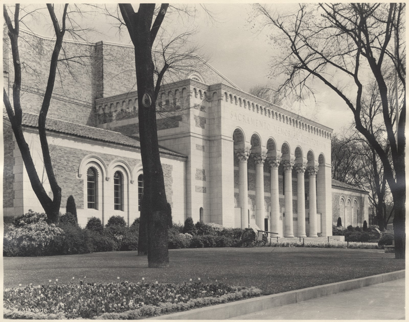 View of the main entrance to the Sacramento Memorial Auditorium from the corner of J and 15th street, flanked by cannons